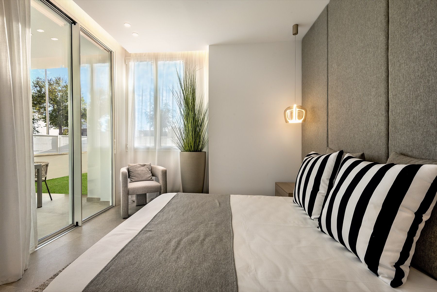 Bedroom with terrace access